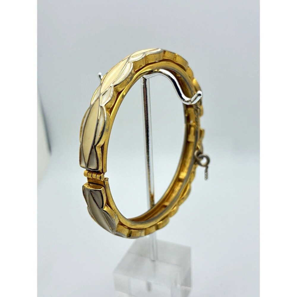 Gold Tone Leaf Design Hinged Bangle Bracelet Broke Safety Chain Oval 6.5”